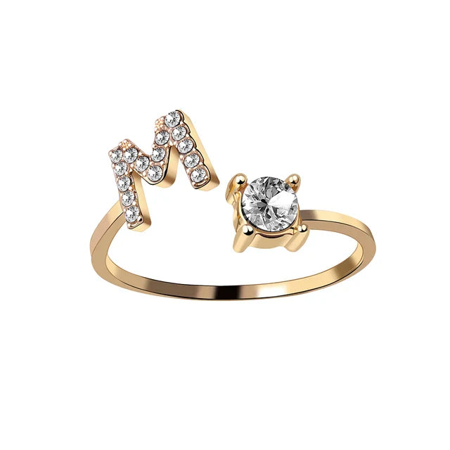 Gepersonaliseerde initiaalring met solitaire diamant