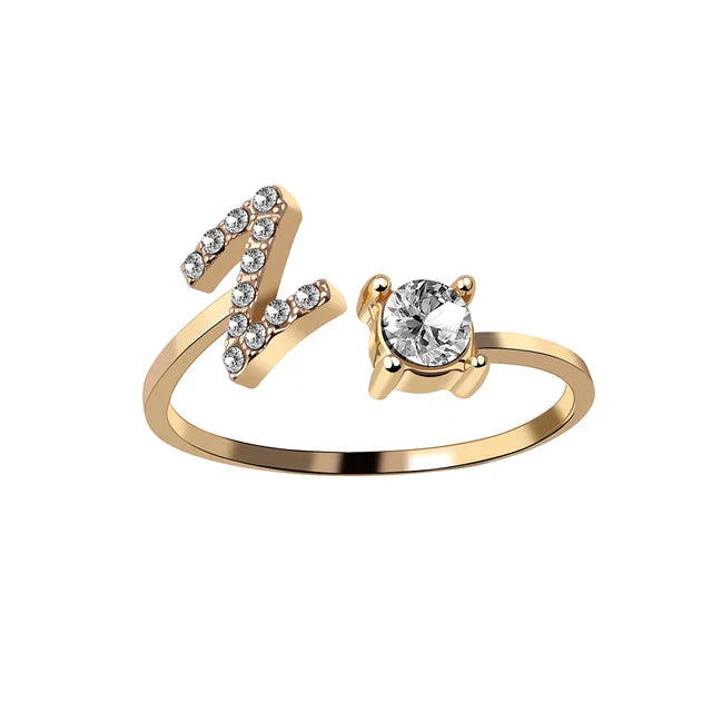 Gepersonaliseerde initiaalring met solitaire diamant