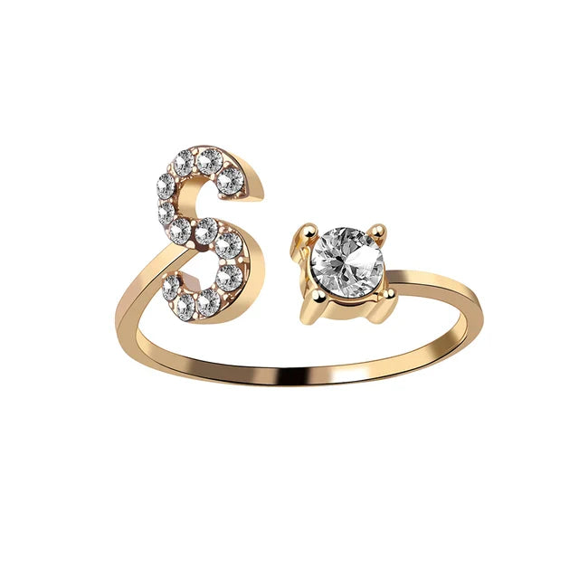 Gepersonaliseerde initiaalring met solitaire diamant