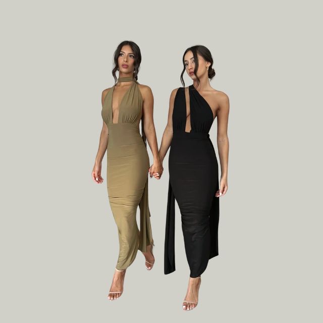 Mouwloze jurk met diep uitgesneden halslijn