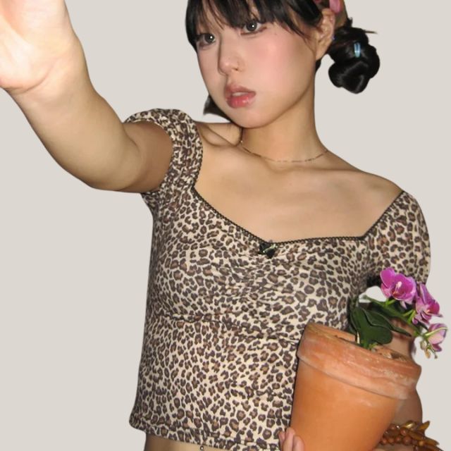 Gewas top met luipaardprint en vintage flair