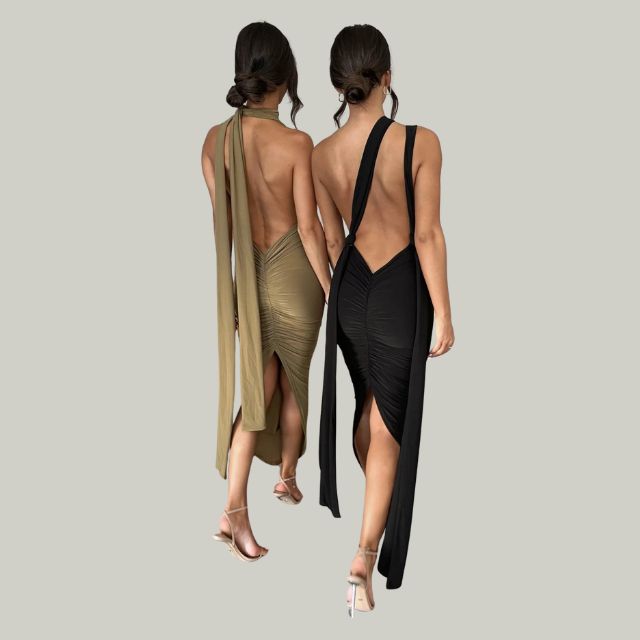 Mouwloze jurk met diep uitgesneden halslijn