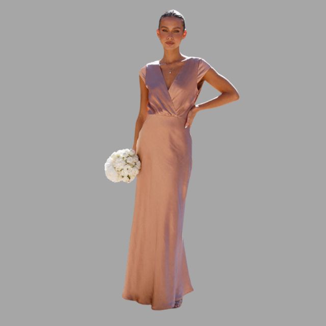 Elegante satijnen avondjurk met diep uitgesneden halslijn