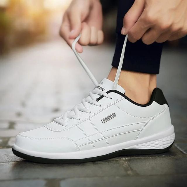 Lage sneakers met zijstrepen