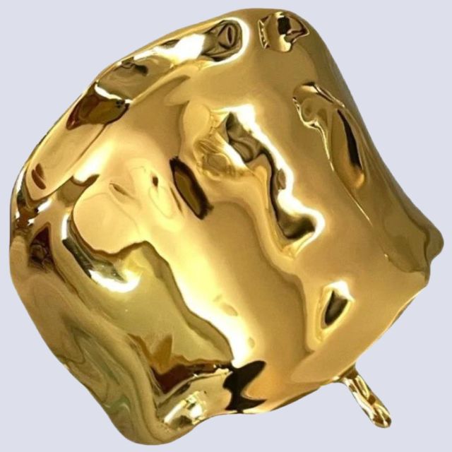 Metalen haarband met sculpturaal ontwerp