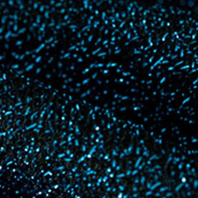 Glinsterende midi-jurk met gerimpelde taille