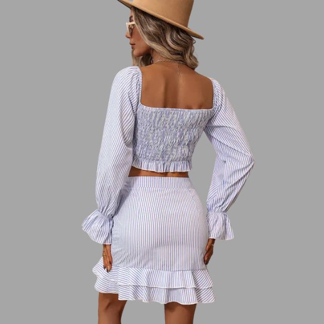 Gestreept tweedelig setje met vierkante halslijn