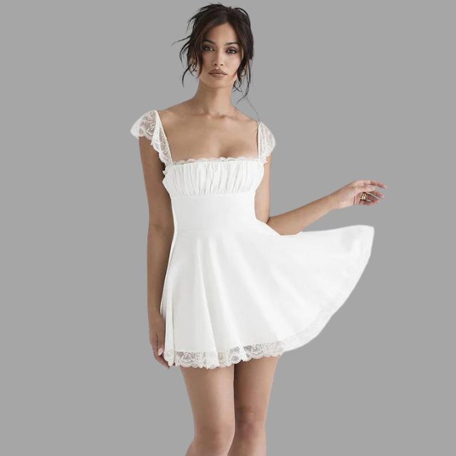 Jurk met kanten rand en vloeiende rok