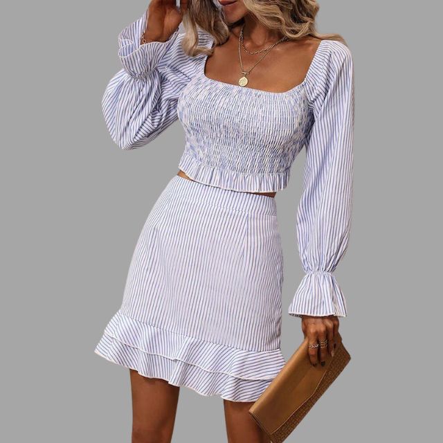 Gestreept tweedelig setje met vierkante halslijn