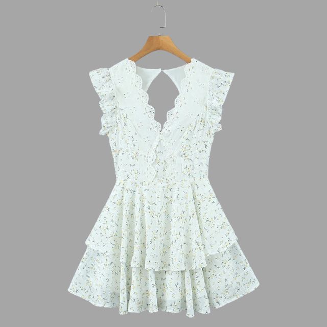 jurk met oogjesborduursel en ruches