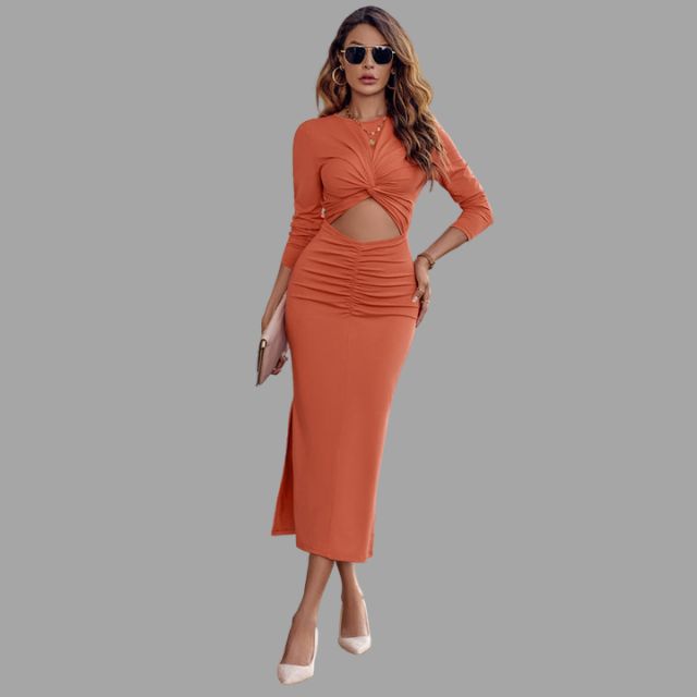 Moderne midi-jurk met uitsnijdingen en rimpels