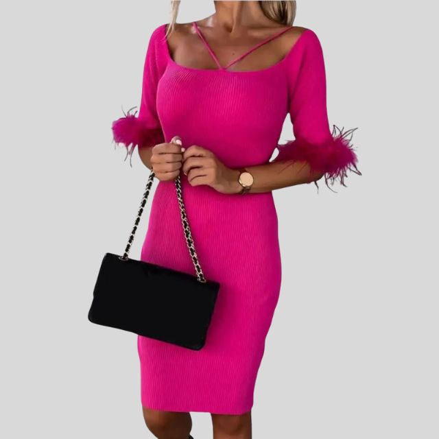 Off-the-shoulder geribde jurk met verenrandje