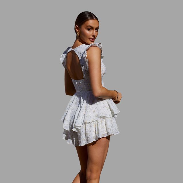 jurk met oogjesborduursel en ruches