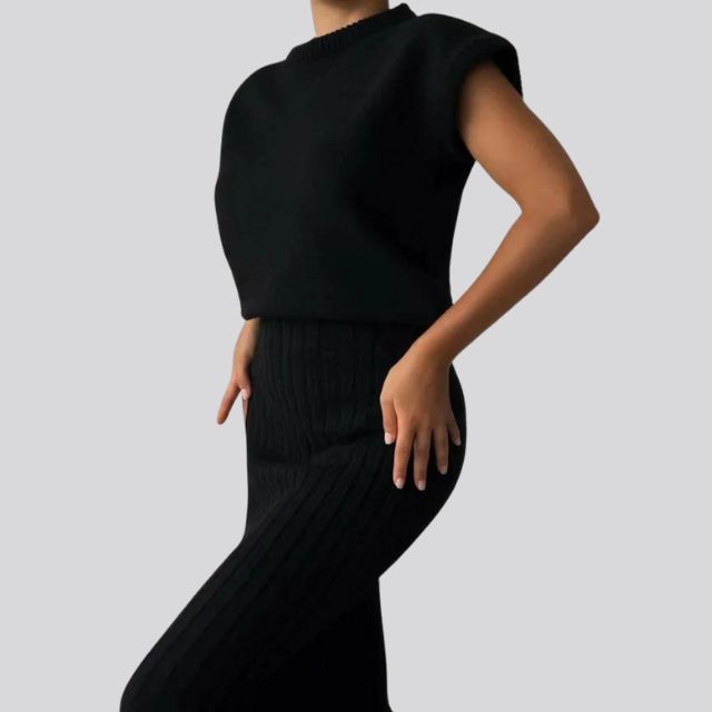 Mouwloze gebreide top en bijpassende geribde midi-rok set