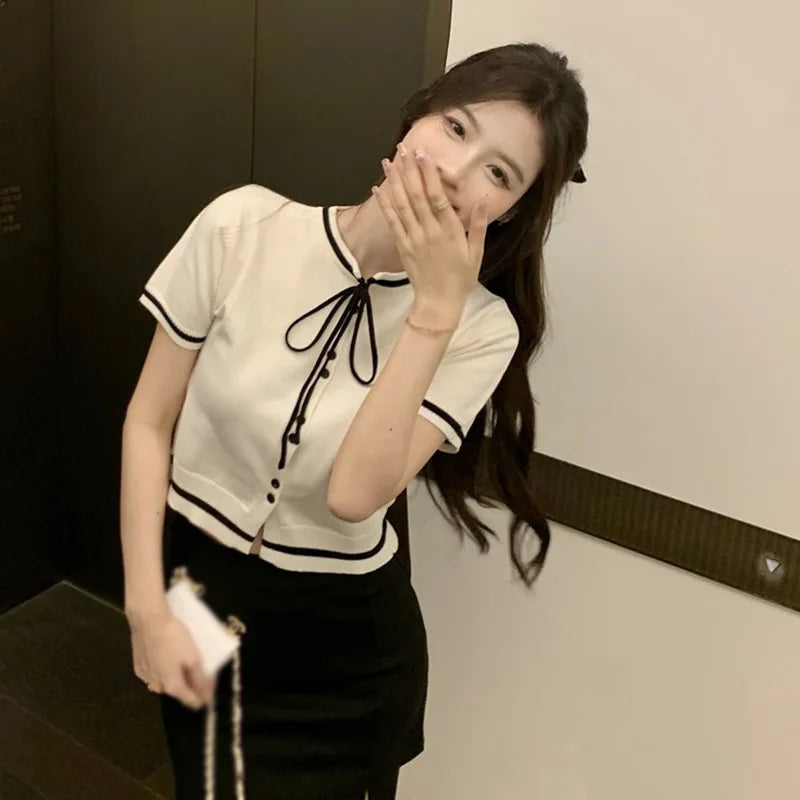 Gebreide top met korte mouwen en ronde halslijn