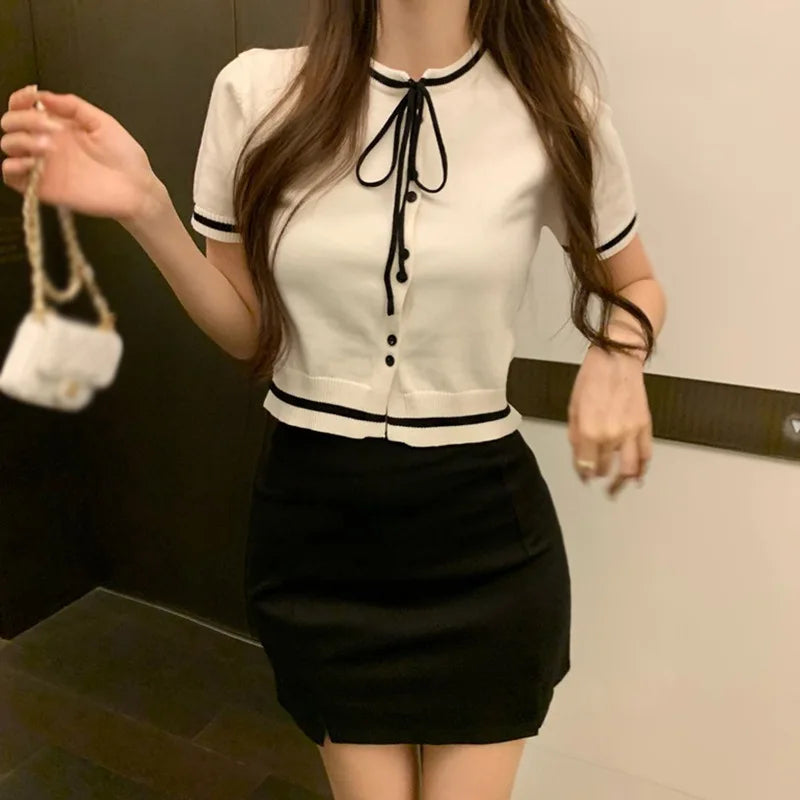 Gebreide top met korte mouwen en ronde halslijn