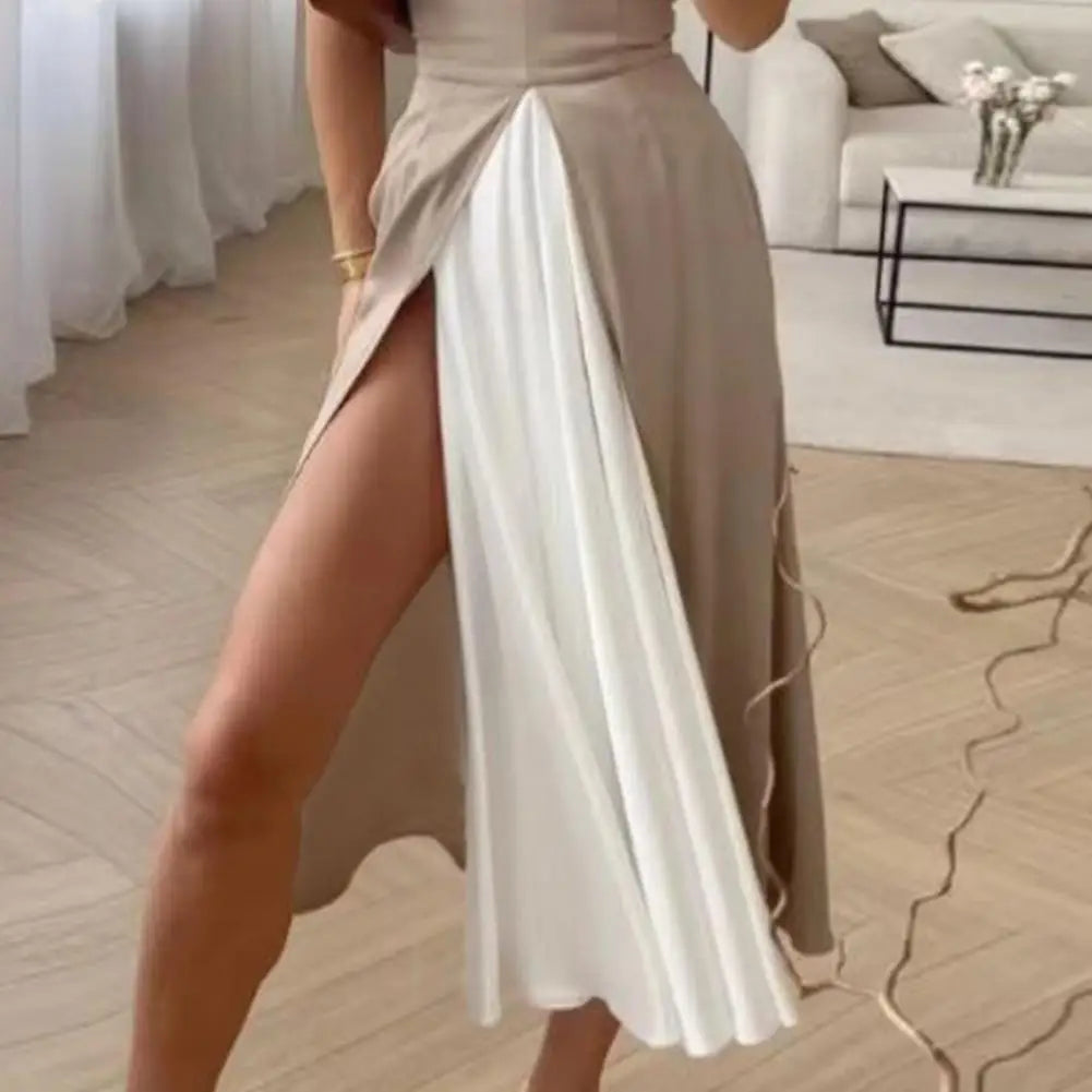 Hoog uitgesneden jurk met kleurblokdessin