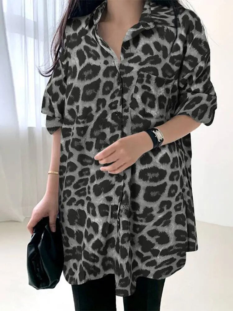 Losse damesblouse met lange mouwen en luipaardprint