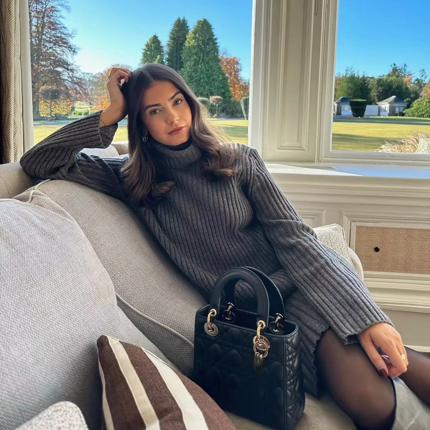 Geribde coltrui met cropuitsnijding en geplooide rokenset