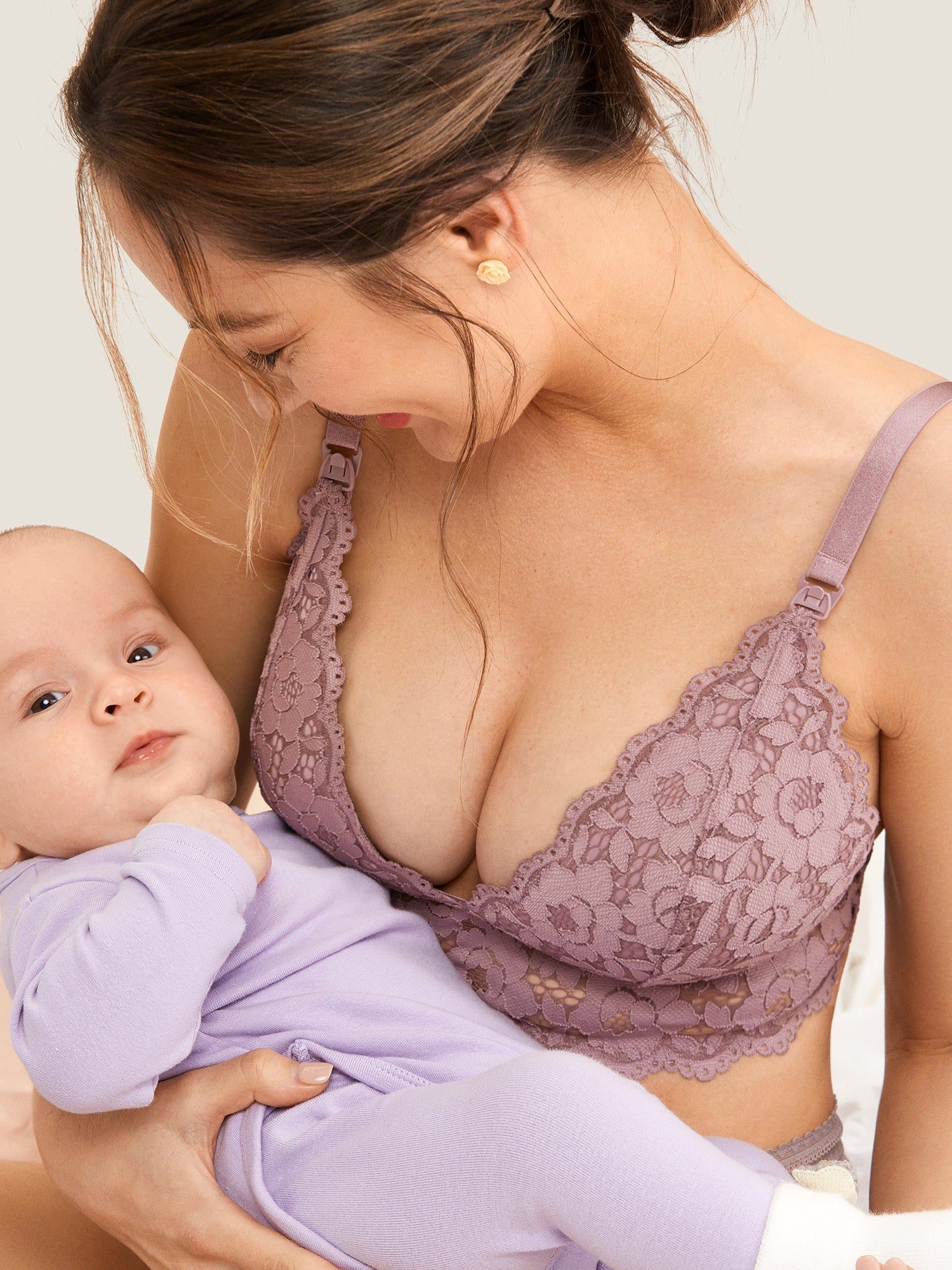 Voedingsbeha van kant met diepe V-hals – voedingsbralette zonder beugel