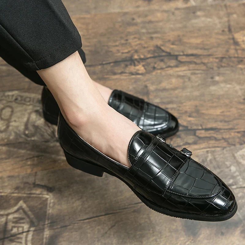Gladleren schoenen met krokodillenmotief