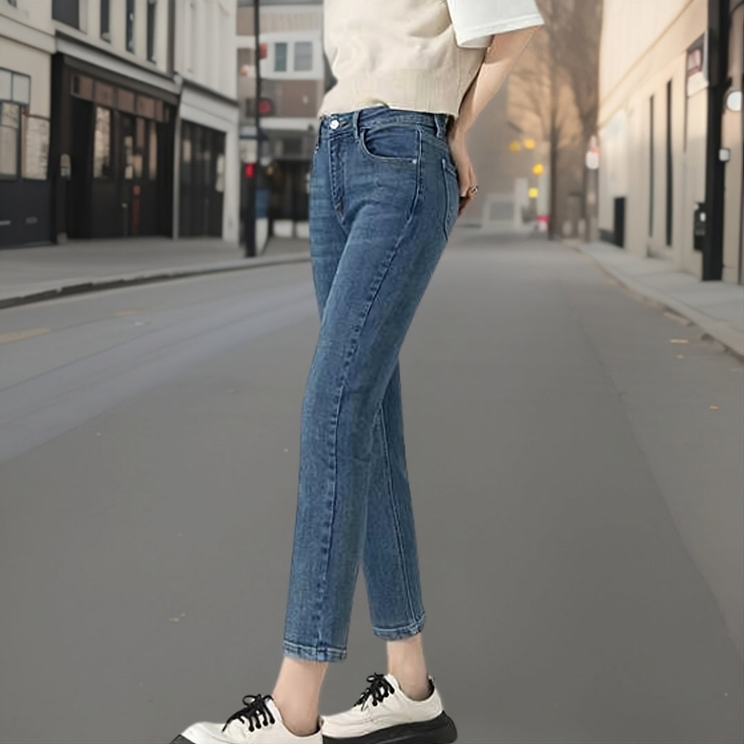 Amira | Trendy denim broek met halslijn