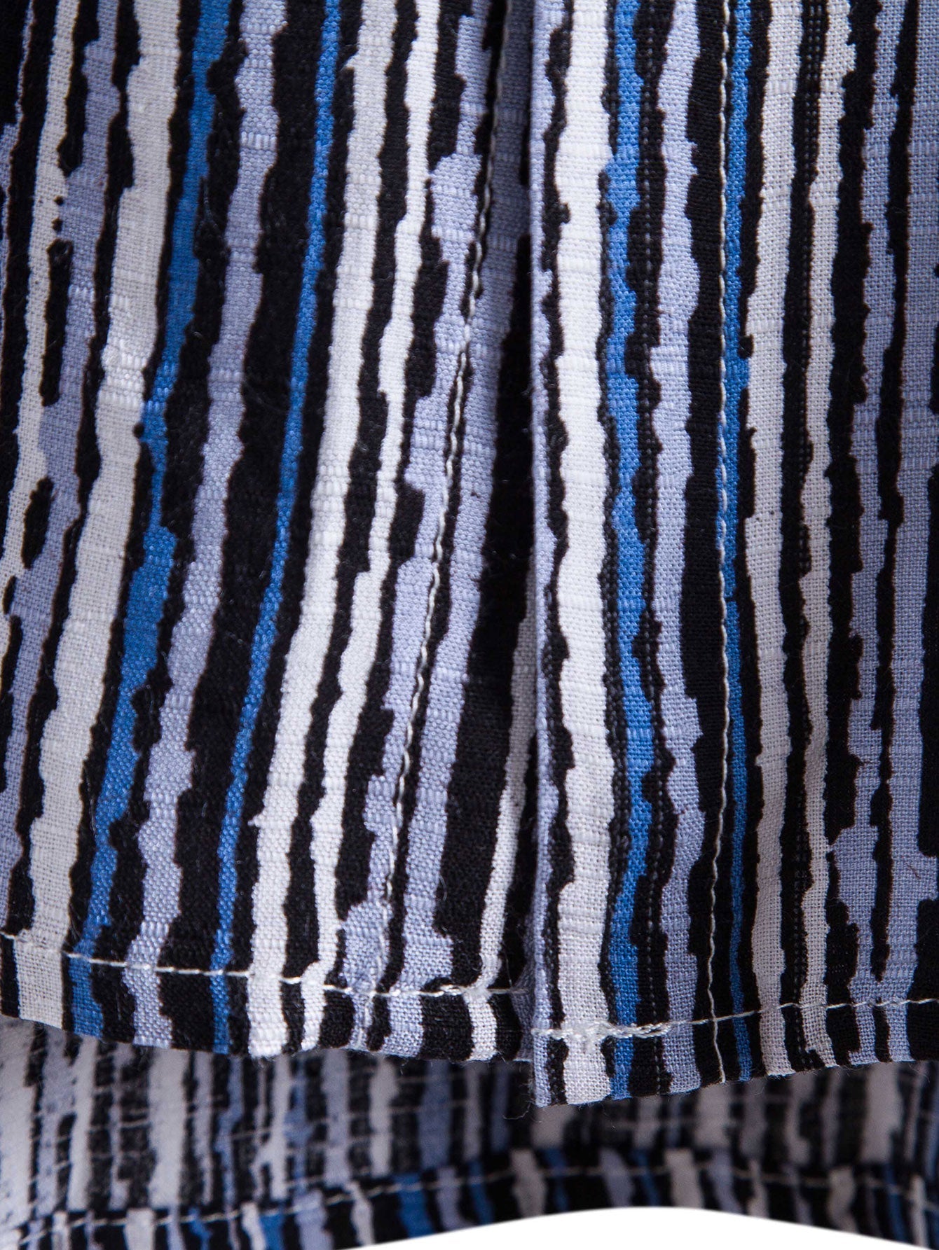 Golvend overhemd met knoopsluiting