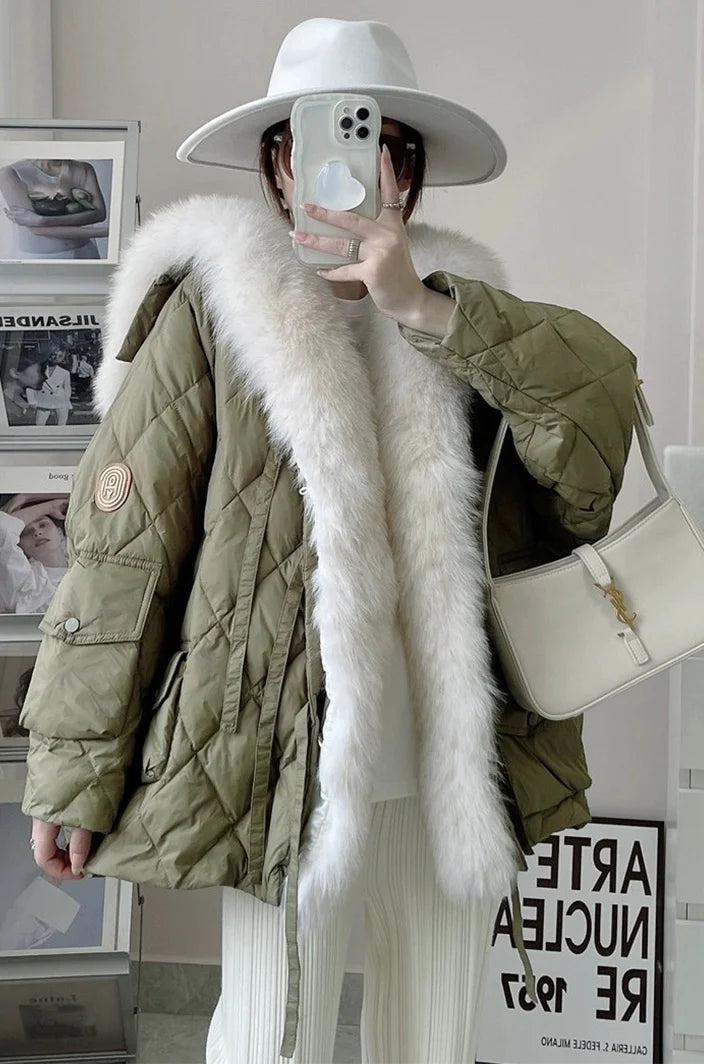 Grote donsjassen van eendendons met bontkraag