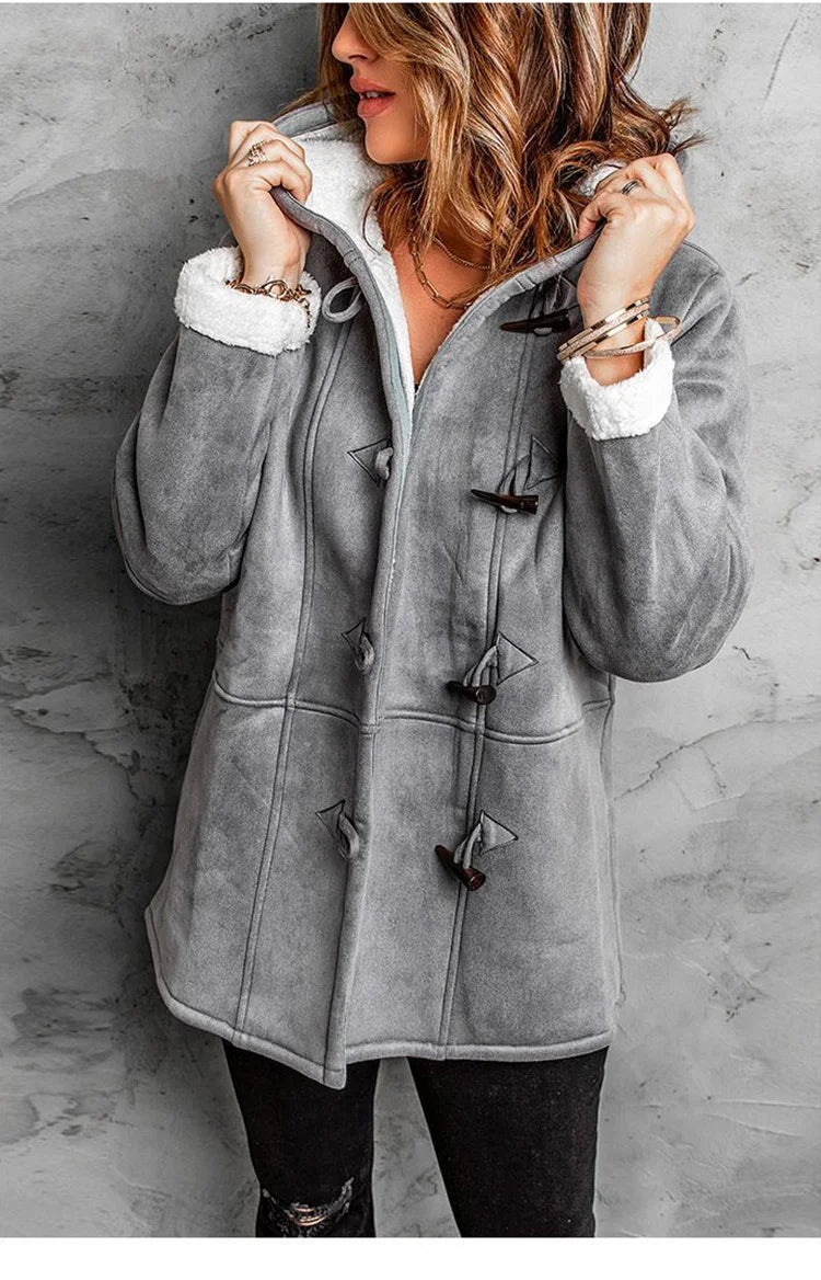 Halflange jas met knoop en capuchon