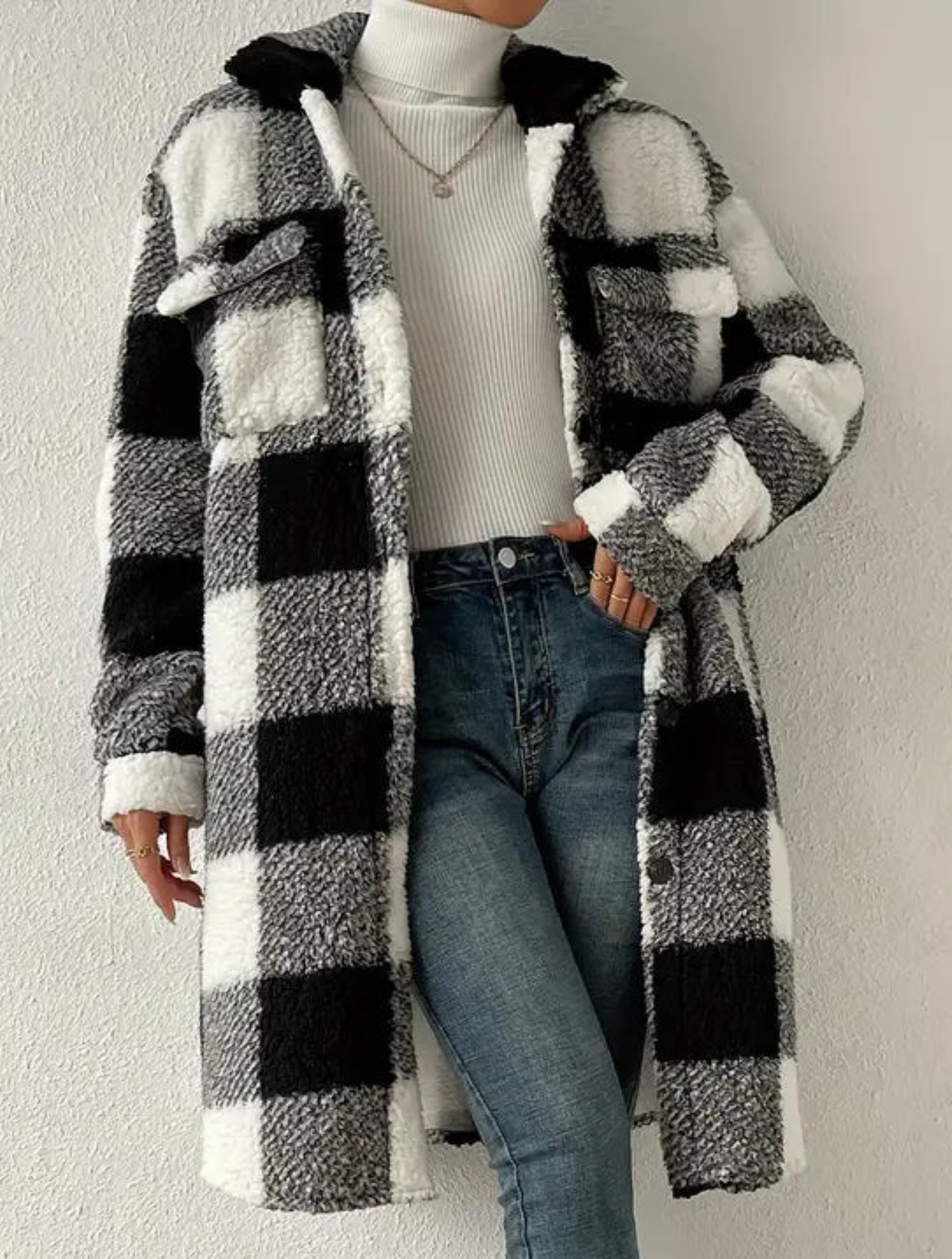 Geruite jas met lange knopen en gevouwen kraag voor dames