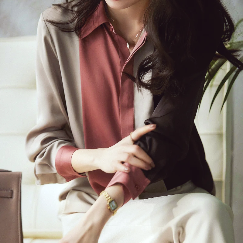 Elegante blouse met lange mouwen en knopen satijn voor dames