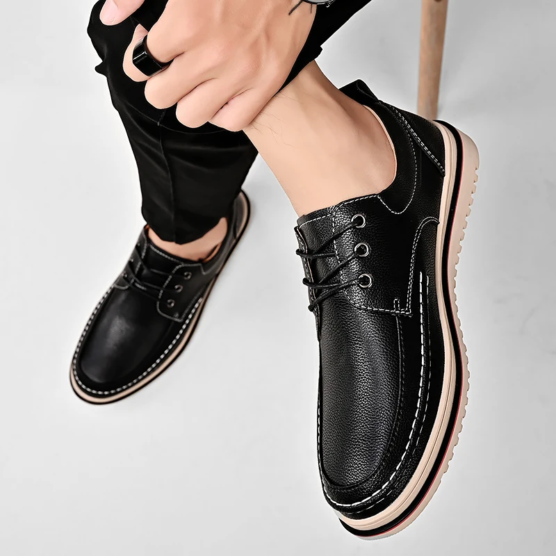 Leren derbyschoenen met camelkleurige sierstiksels