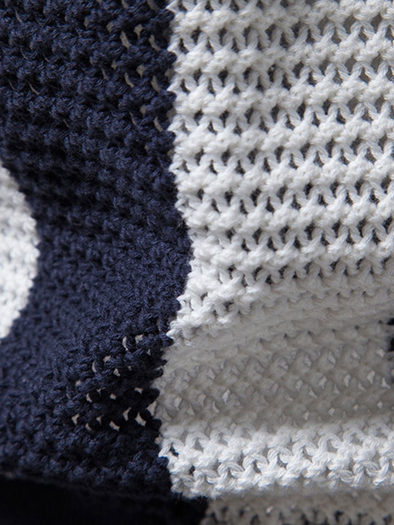 Gestreept poloshirt met V-hals