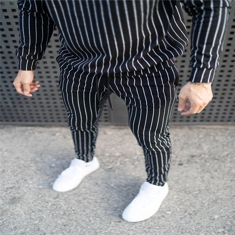 Elegantie in actie: Elegante trainingsset met moderne stijl