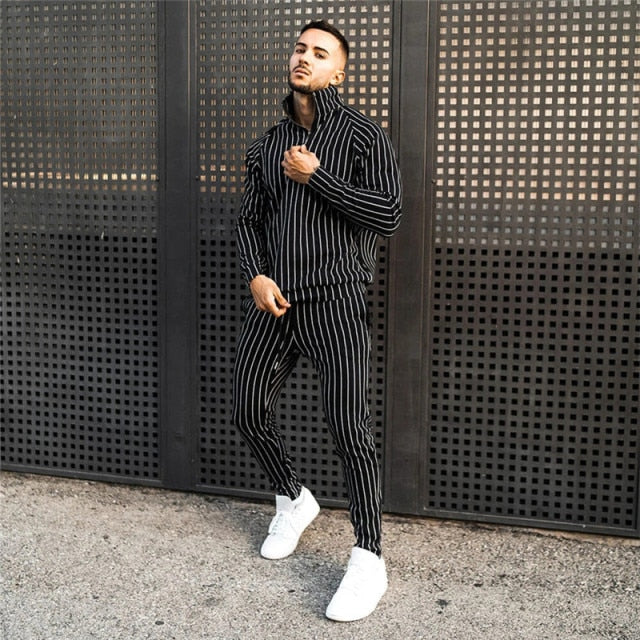 Elegantie in actie: Elegante trainingsset met moderne stijl