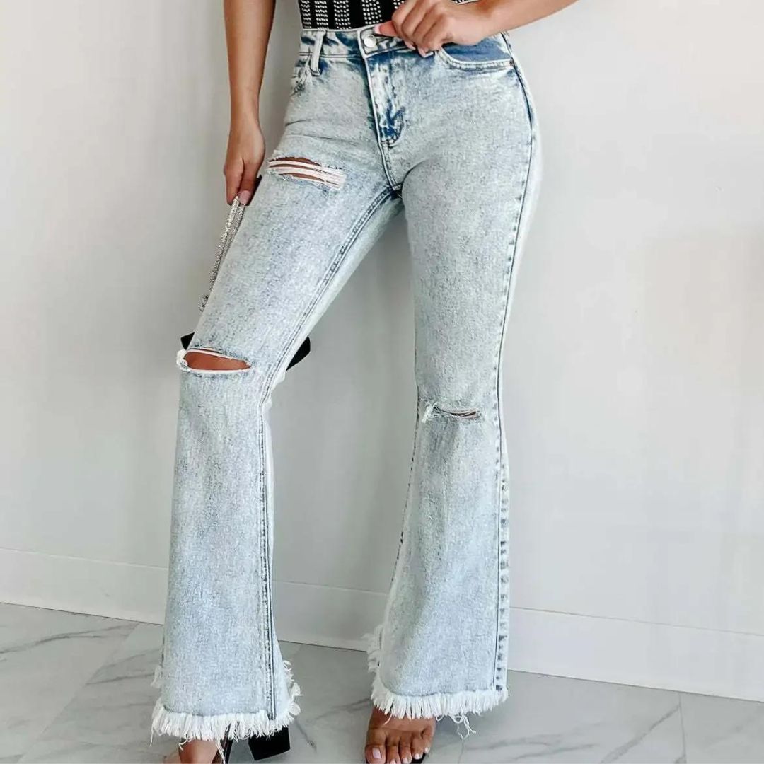 Uitlopende jeans met scheuren
