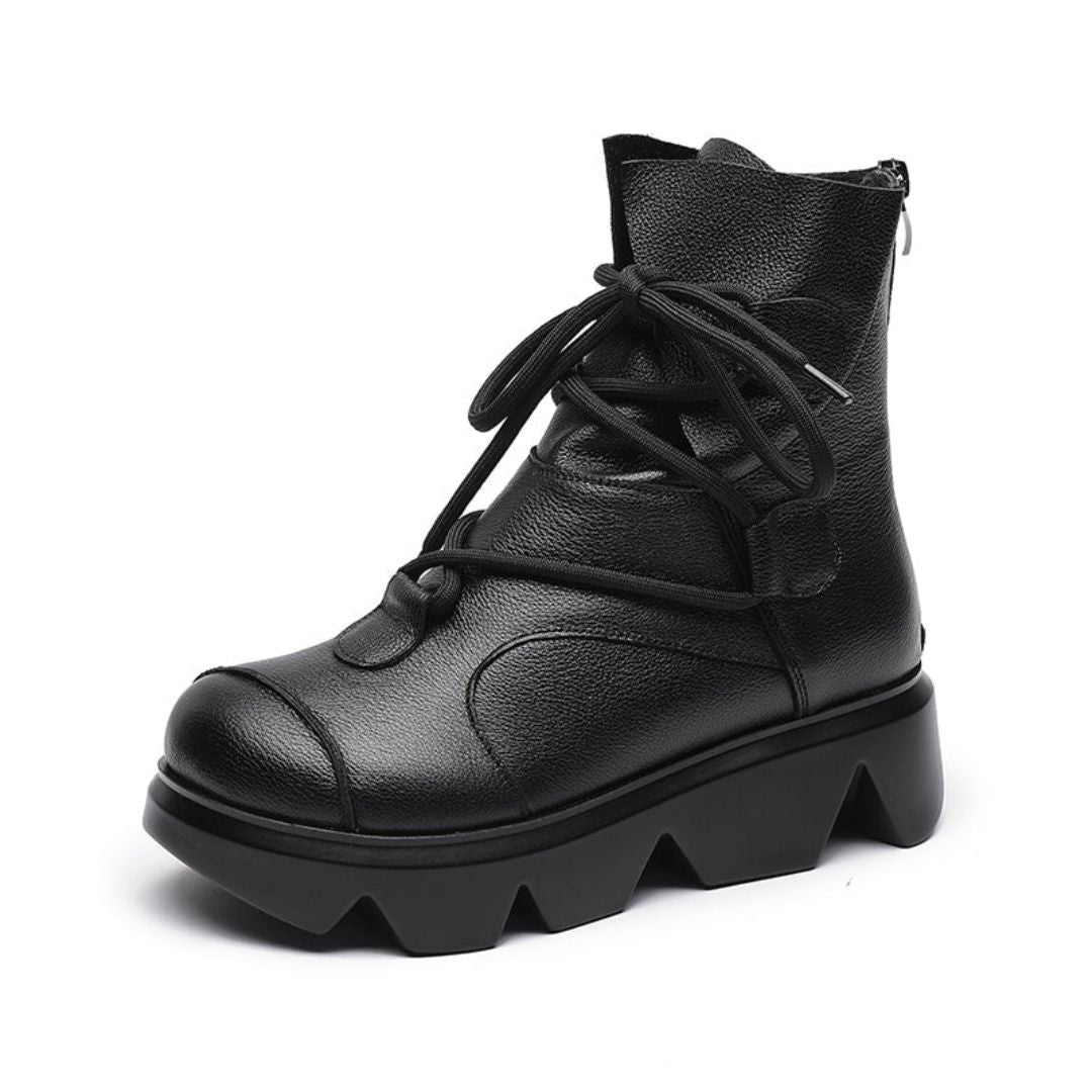 Enkellaarsjes met vetersluiting en een stijlvolle, dikke zool