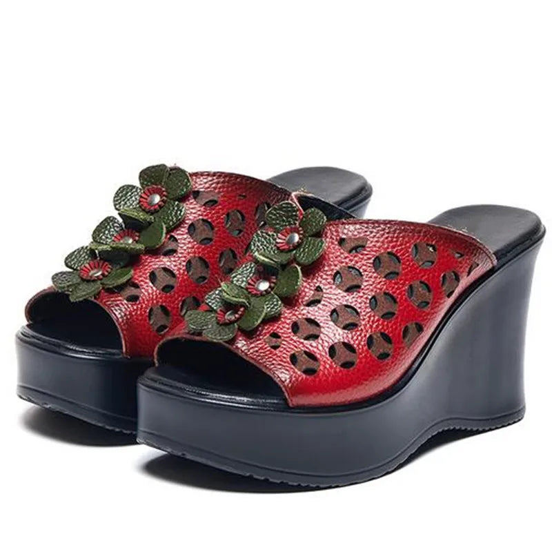 Leren sandalen met bloemenpatroon en hak