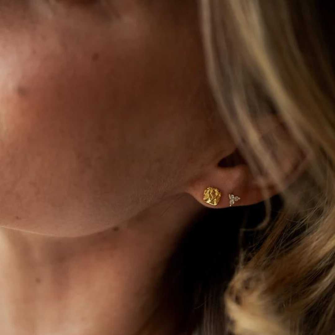 Gegoten gouden oorbellen