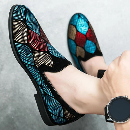 Moderne slip-on schoenen met geometrisch patroon