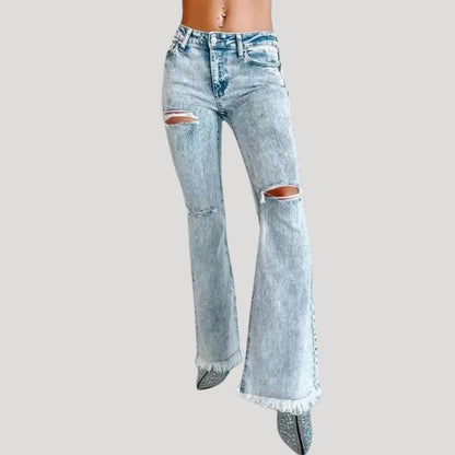 Uitlopende jeans met scheuren