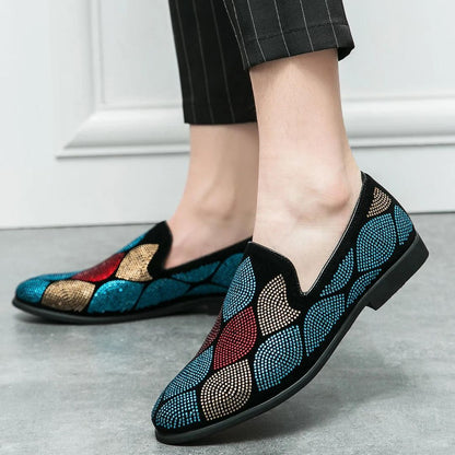 Moderne slip-on schoenen met geometrisch patroon