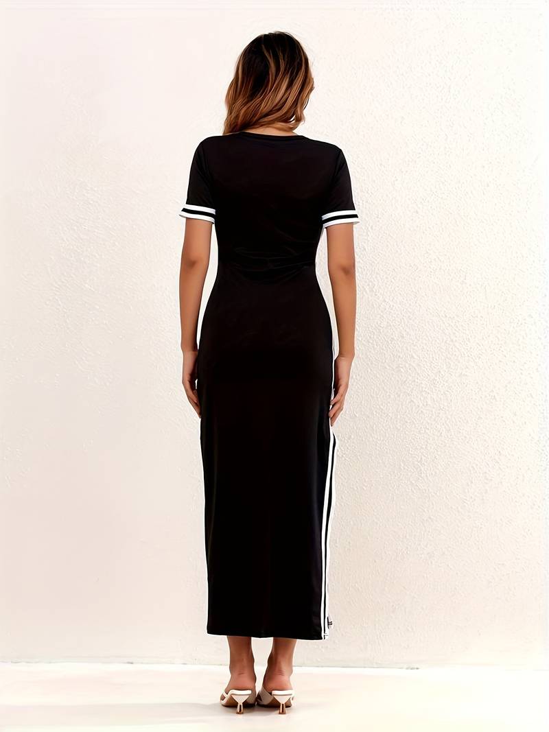 Lange splitjurk met contrasterende bies