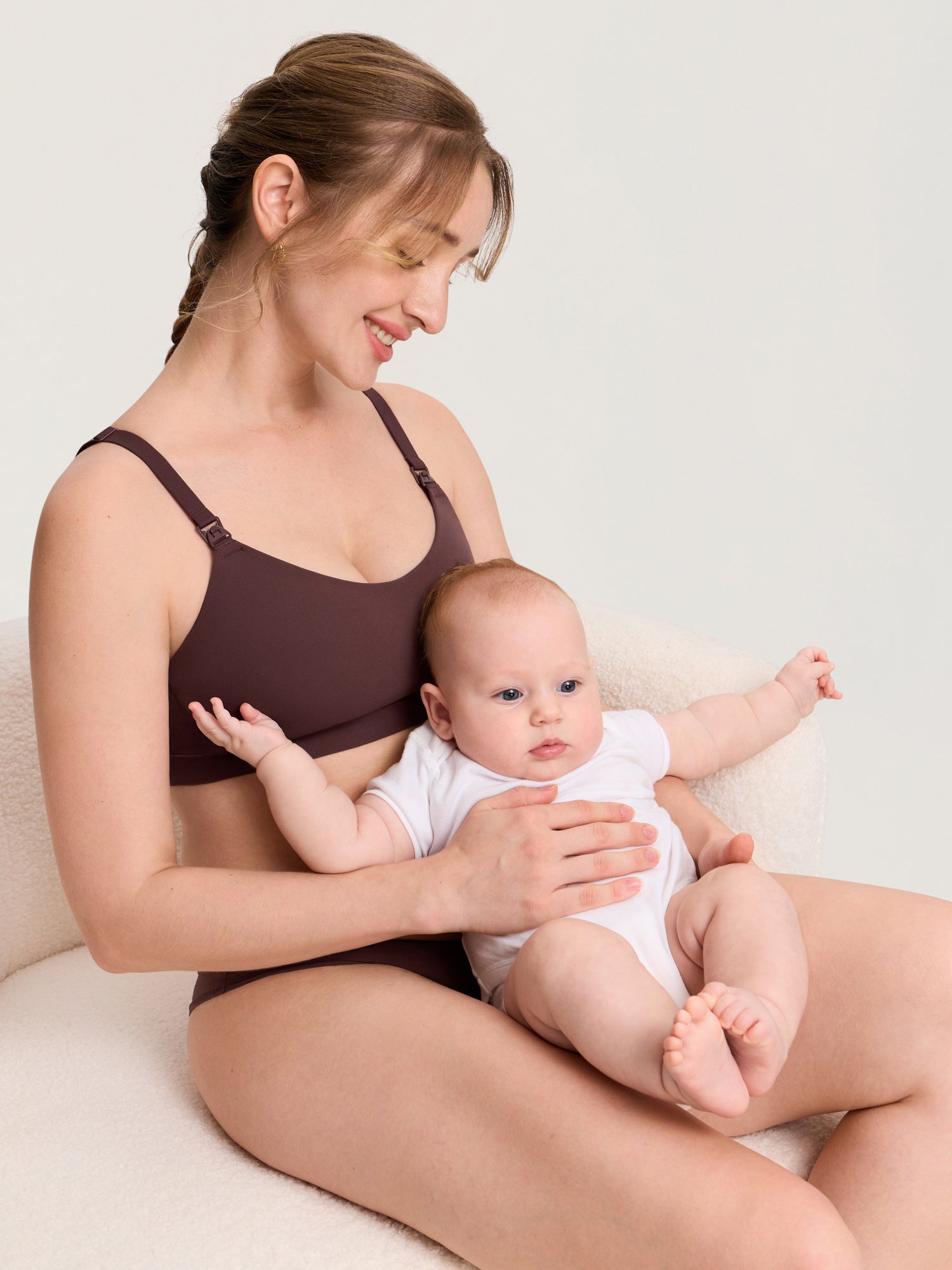 Naadloze voedingsbeha met voorgevormde cups – Inbarely® Plus grote maten