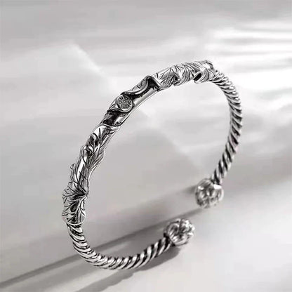 Handgemaakte open armband met lotusdetail