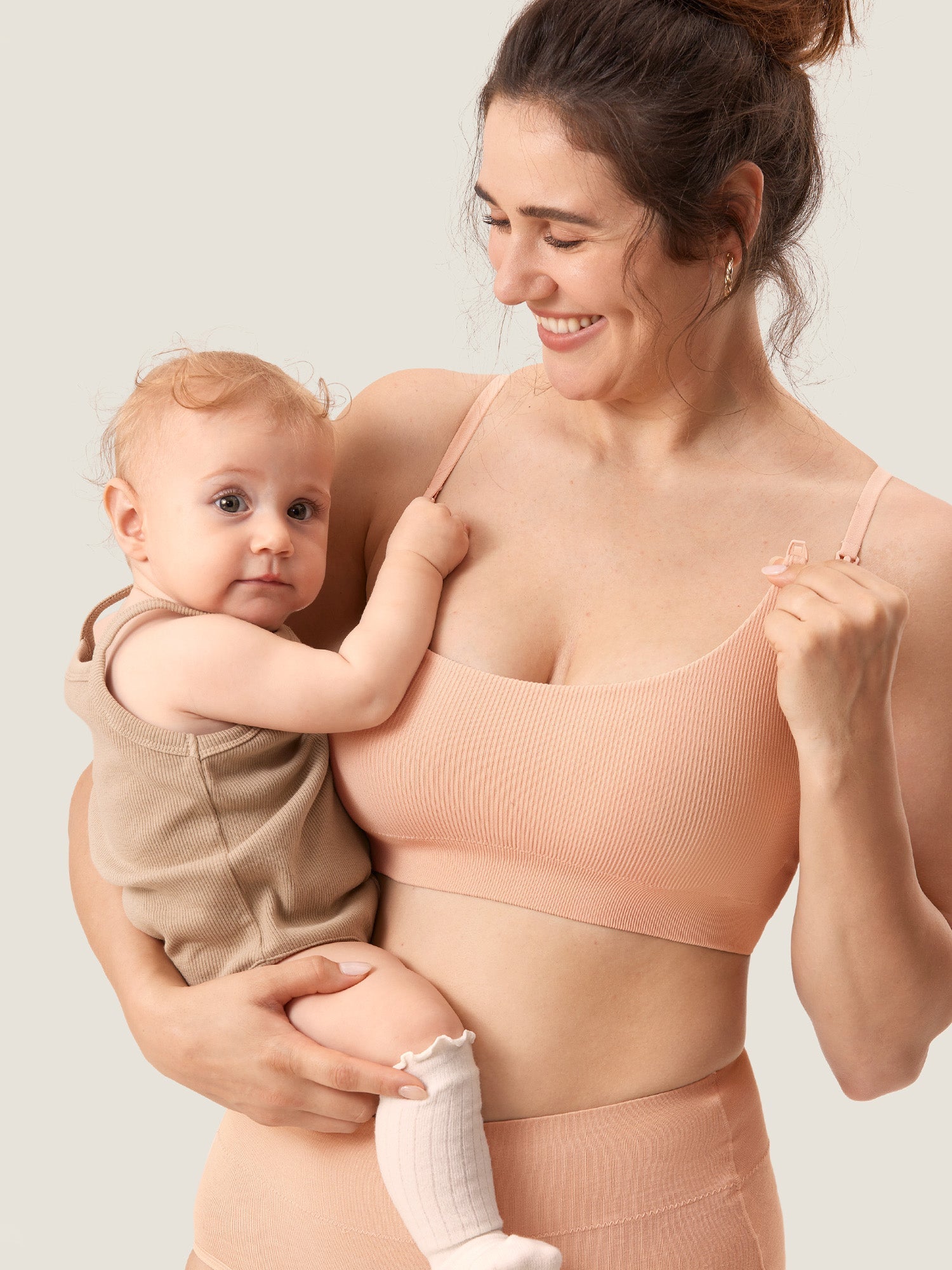 Voedingsbeha zonder beugel in ribstof – zachte voedingsbralette met uitneembare pads