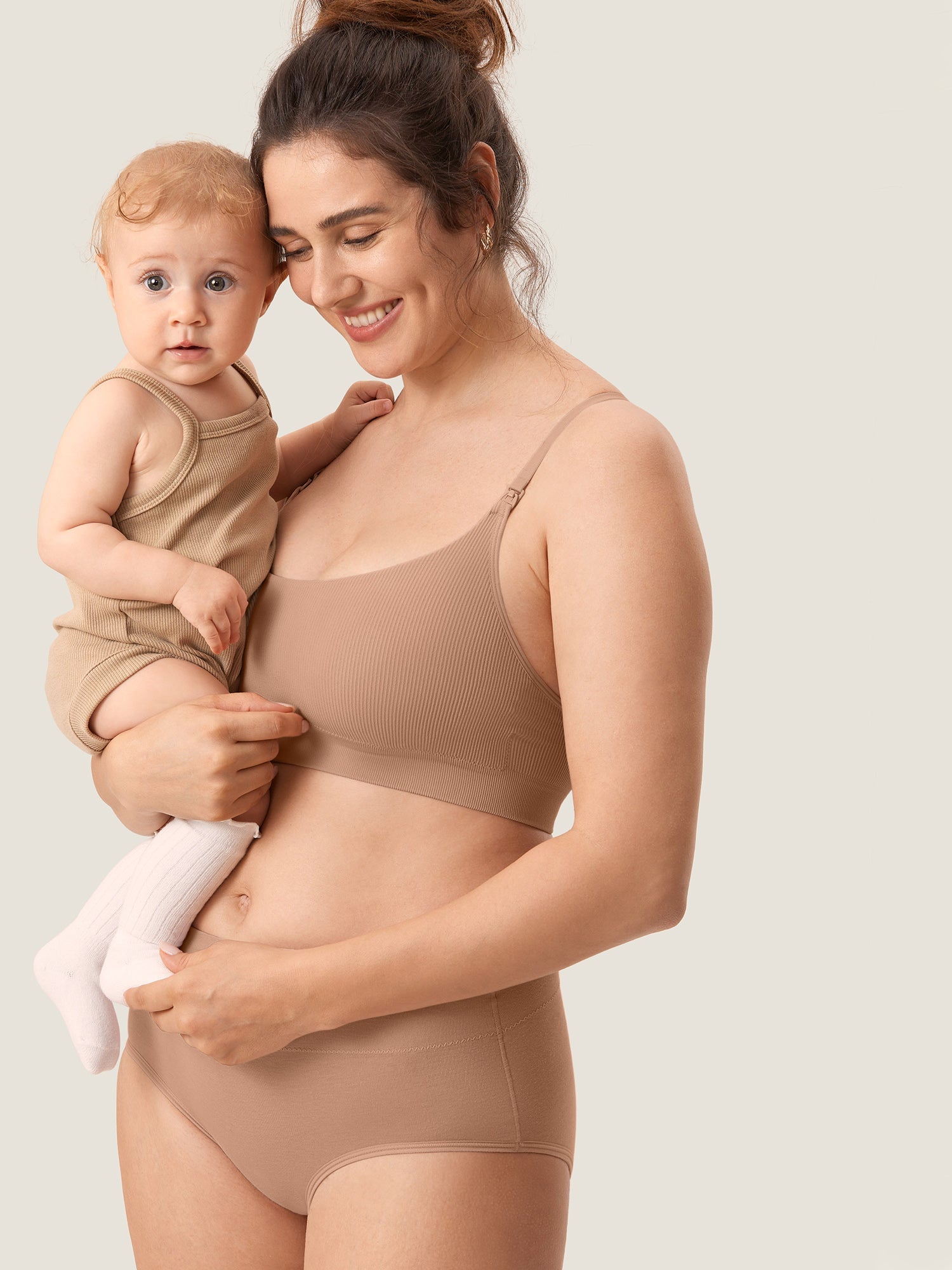 Voedingsbeha zonder beugel in ribstof – zachte voedingsbralette met uitneembare pads