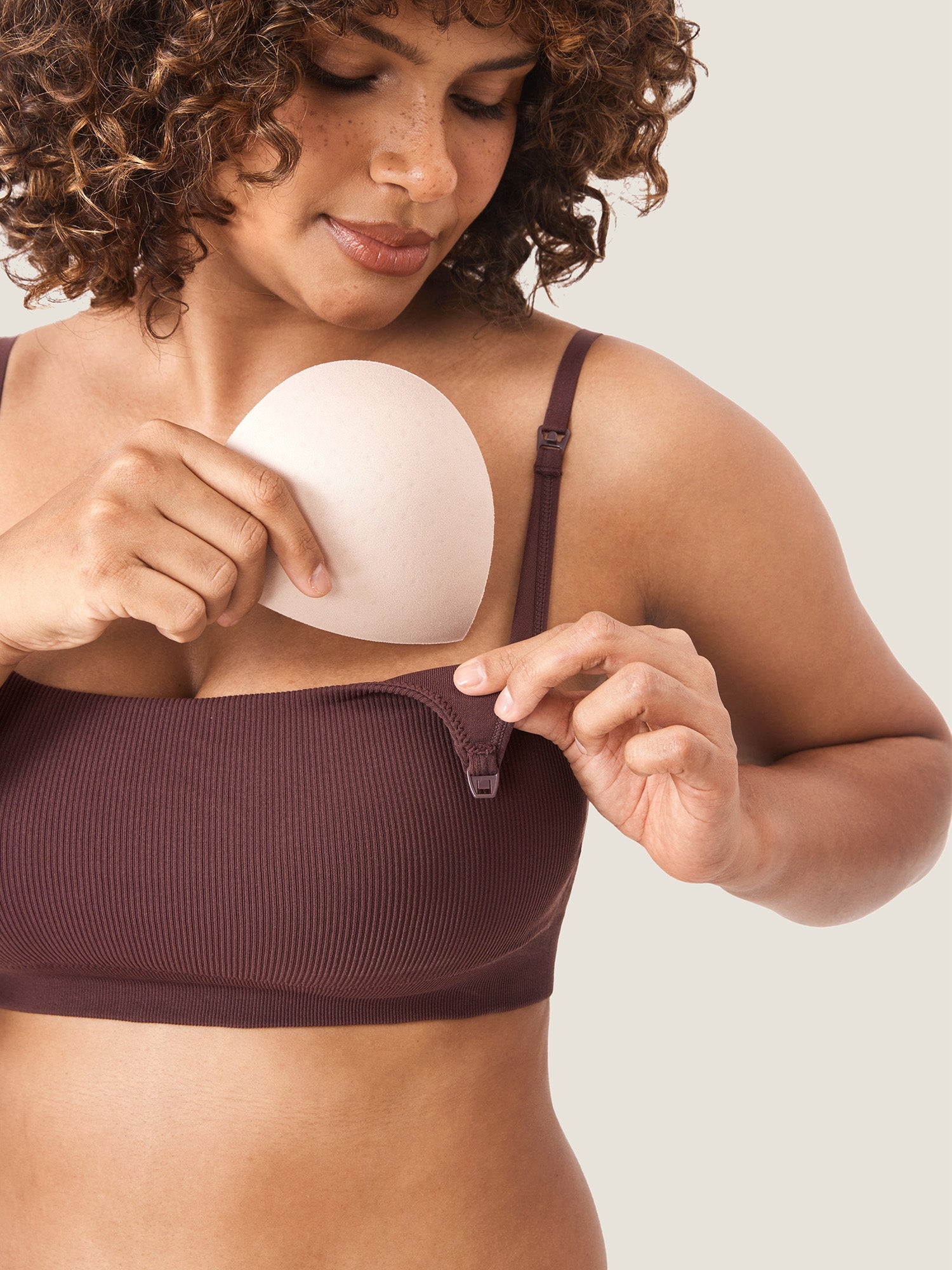 Voedingsbeha zonder beugel in ribstof – zachte voedingsbralette met uitneembare pads
