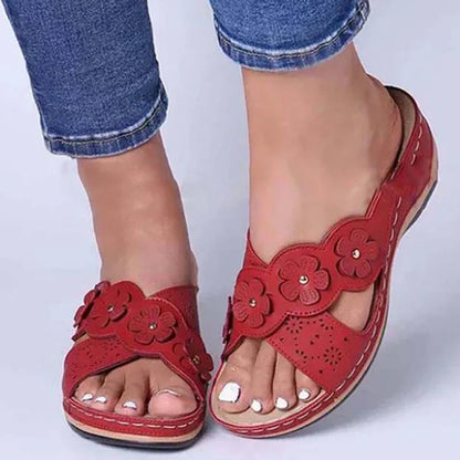 Romeinse sandalen voor dames met bloemmotief en sleehak