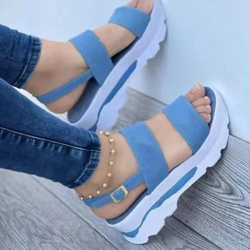 Stijlvolle zomerse sandalen met sleehak